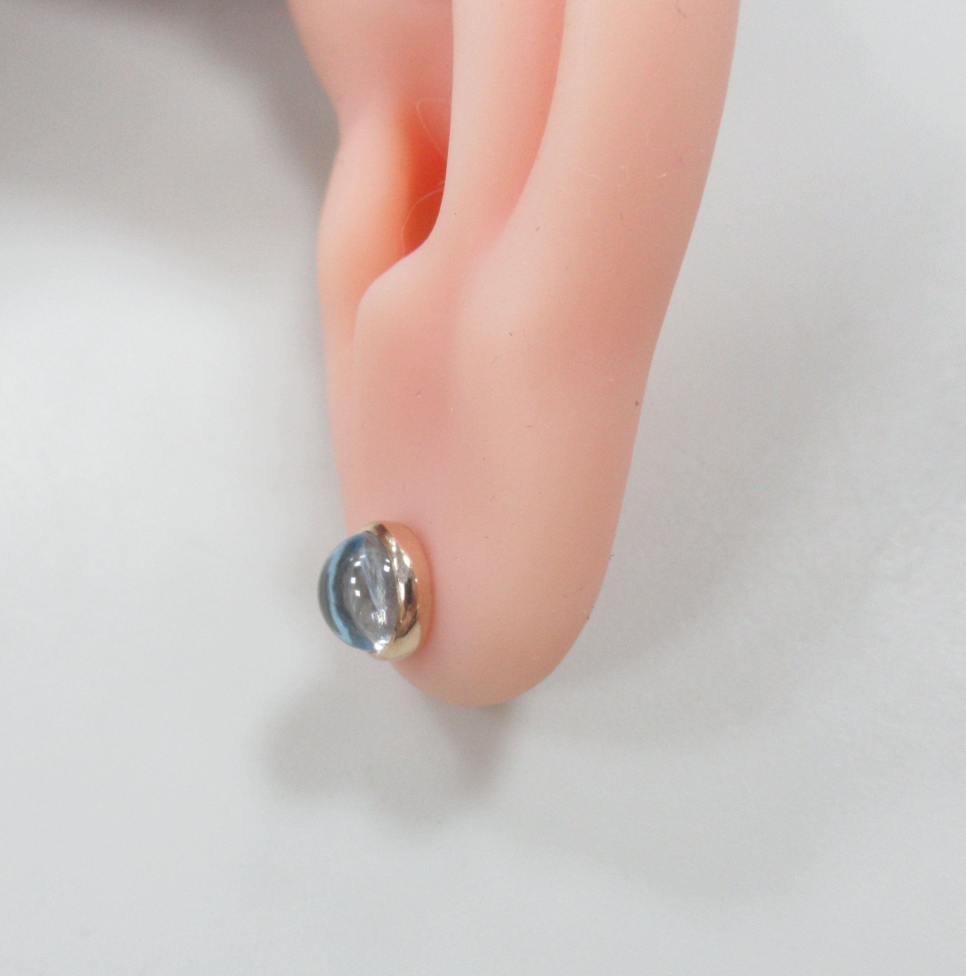 Серьги-пусеты из золота с топазами